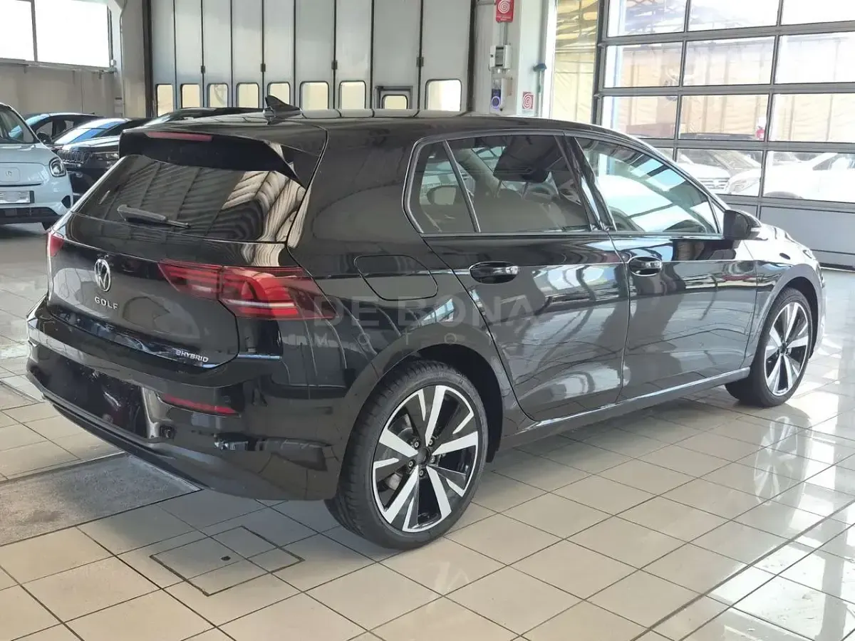 Nuova VW Golf VIII Life 204 CV (150 kW) 2025 Grenadill black metallizzato Berlina