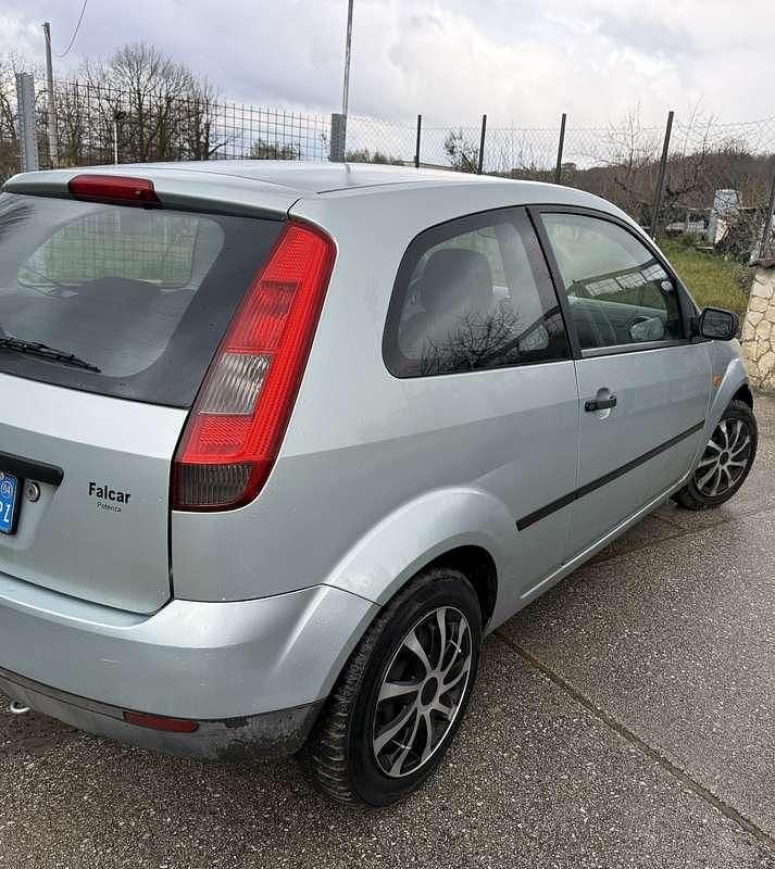 Gebraucht Ford Fiesta Ambiente 75 PS (55 kW) 2004 Kleinwagen