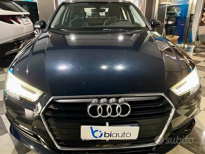 Usata Audi A4 Design 150 CV (110 kW) 2015 Blu Berlina
