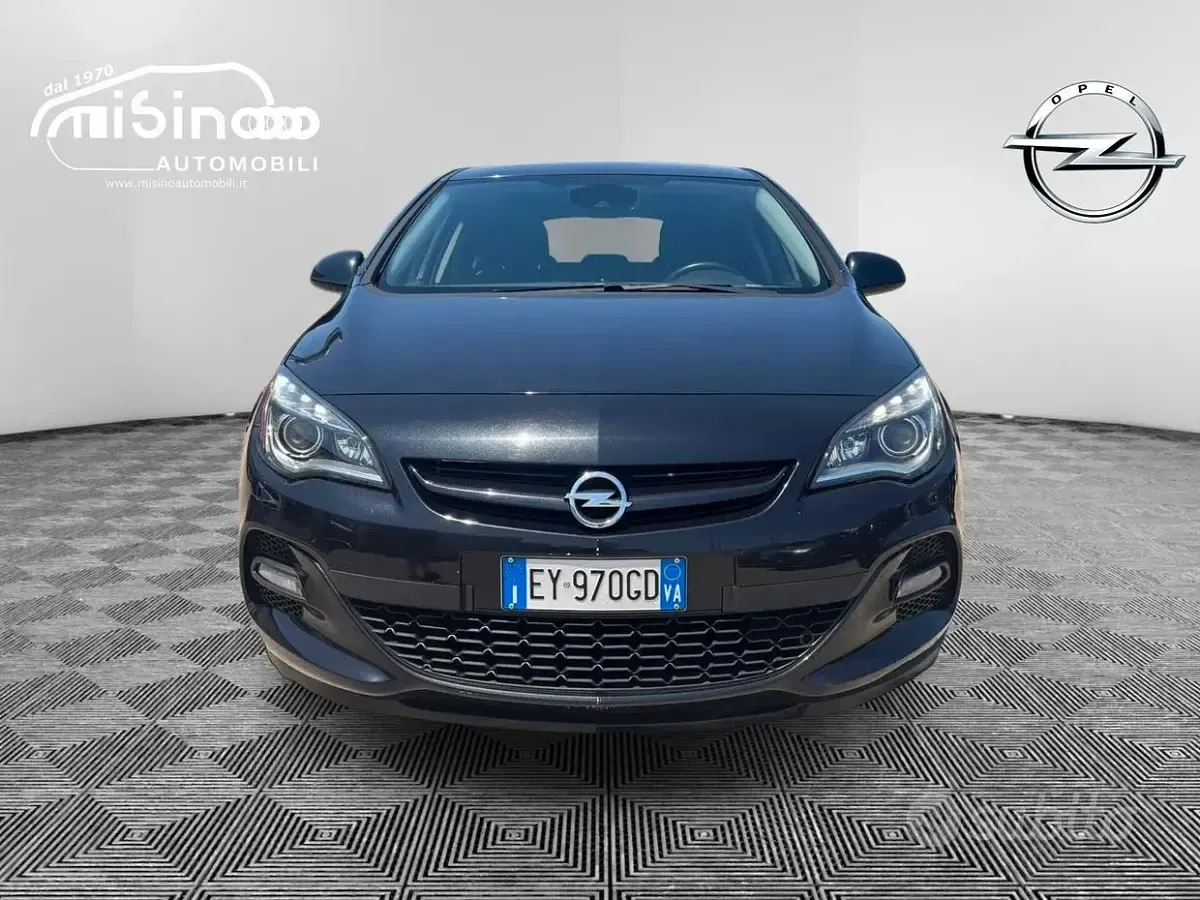Usata Opel Astra 194 CV (142 kW) 2015 Nero Berlina