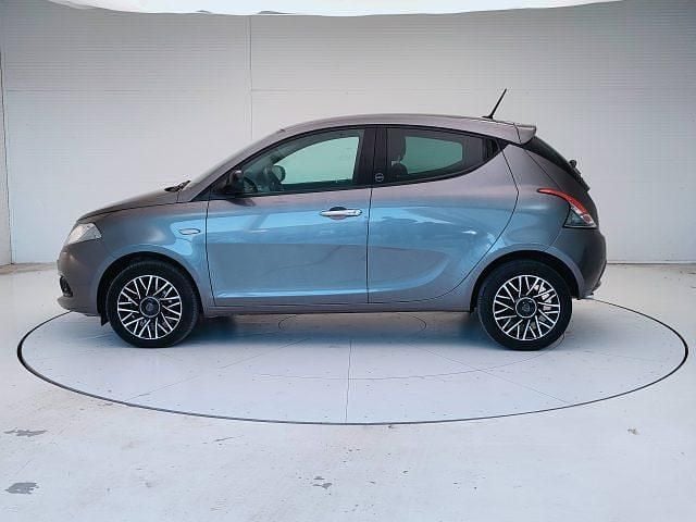 Usata Lancia Ypsilon Gold 70 CV (51 kW) 2020 Grigio