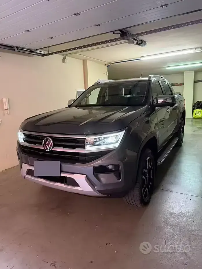 Usata VW Amarok 241 CV (177 kW) 2024 Grigio Pick-up