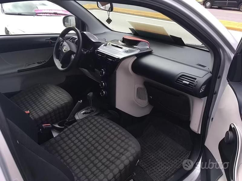 Usata Toyota iQ 98 CV (72 kW) 2012 Grigio Utilitaria