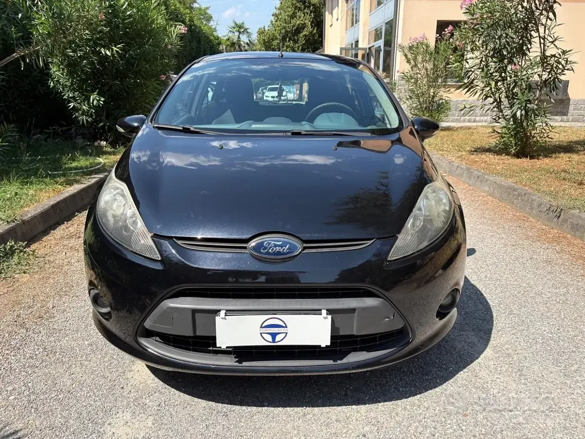 Usata Ford Fiesta 82 CV (60 kW) 2010 Nero Berlina