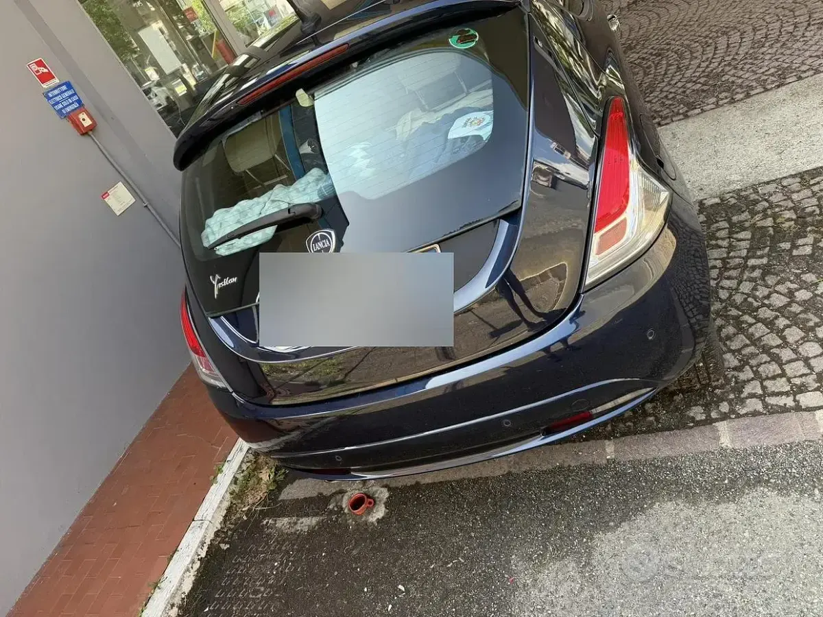 Usata Lancia Ypsilon 95 CV (69 kW) 2016 Bluazzurro Utilitaria