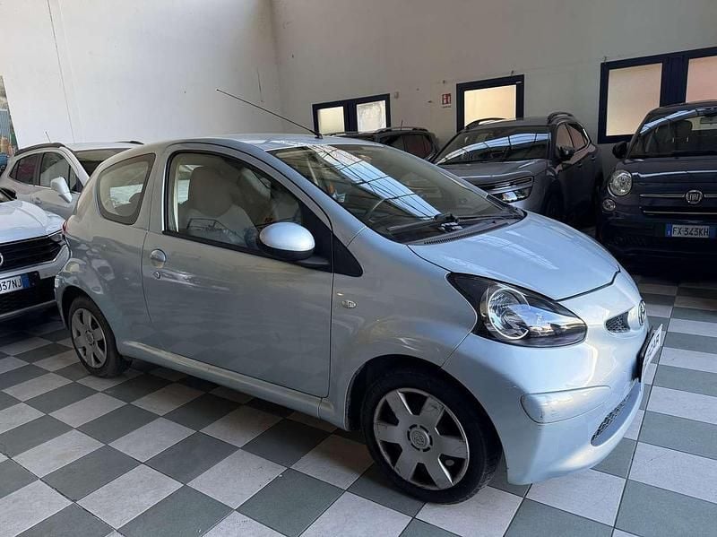 Usata Toyota Aygo Sol 68 CV (50 kW) 2008 Blu/azzurro Utilitaria