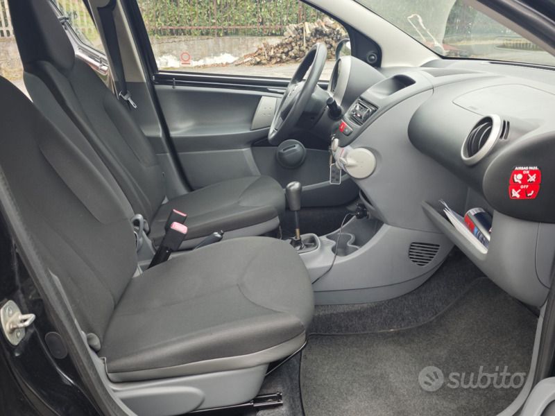 Begagnad Toyota Aygo 68 HK (50 kW) 2007 Svart Halvkombi