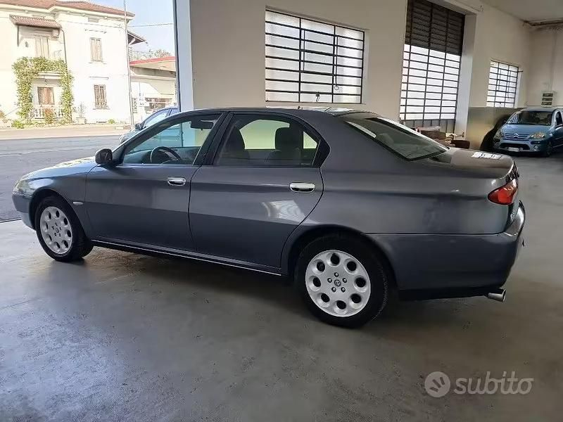 Usata Alfa Romeo 166 Progression 150 CV (110 kW) 2000 Grigio Berlina