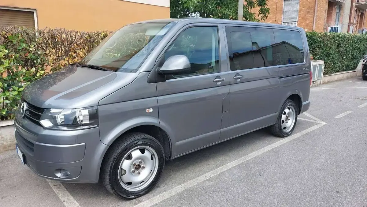 Usata VW Multivan Comfortline 140 CV (102 kW) 2015 Grigio Monovolume