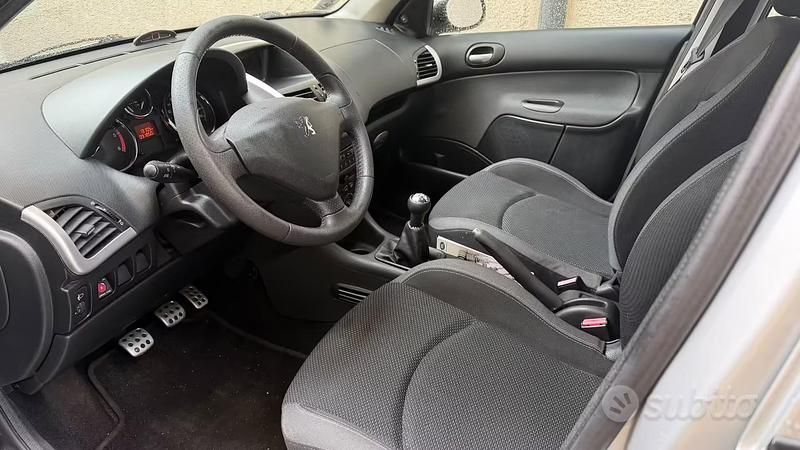 Usata Peugeot 206 68 CV (50 kW) 2010 Utilitaria