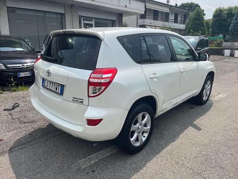 Usata Toyota RAV4 158 CV (116 kW) 2011 Bianco SUV