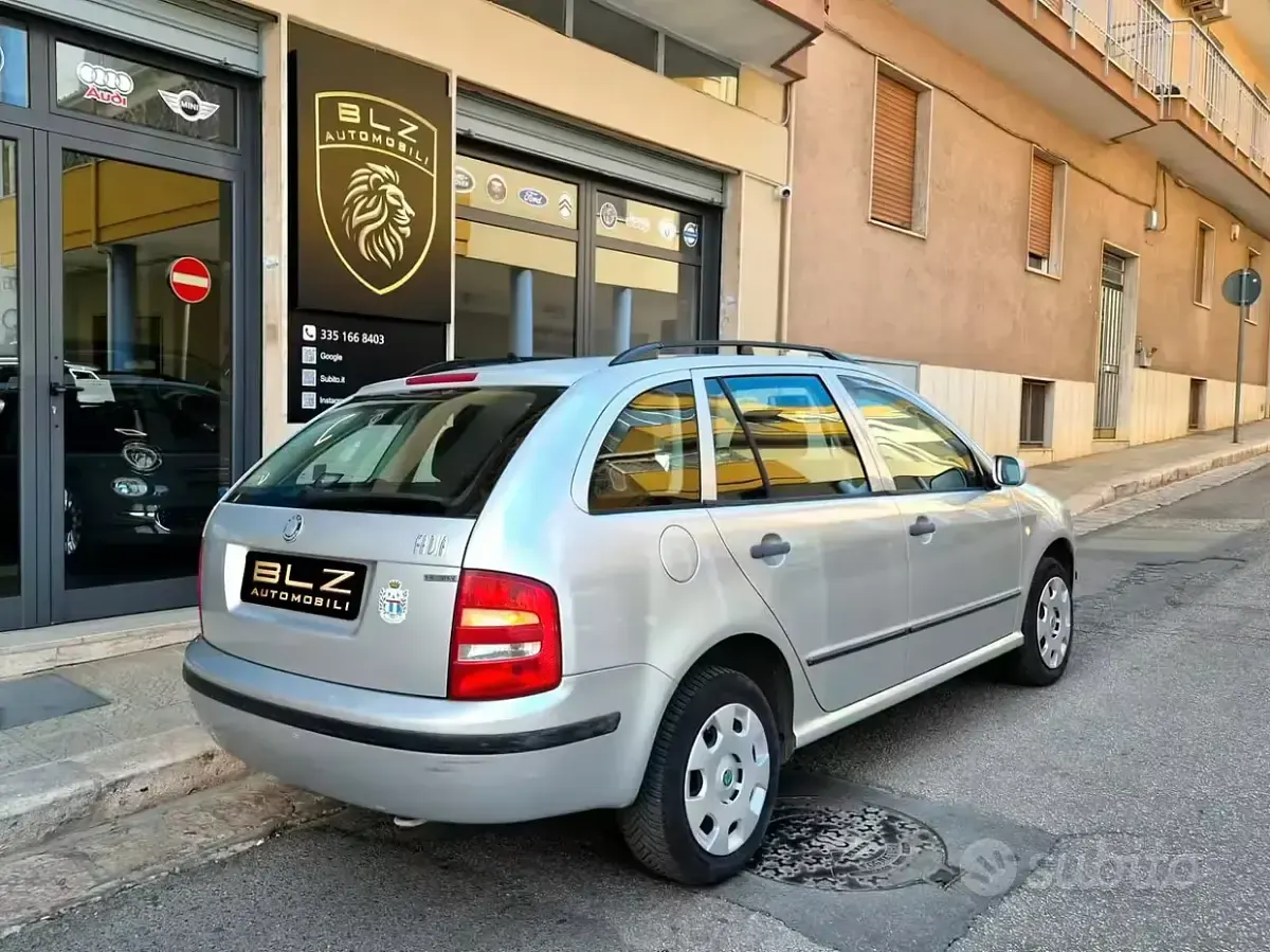 Usata Skoda Fabia 75 CV (55 kW) 2003 Grigio Station wagon