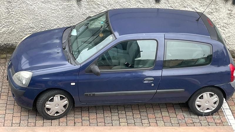 Blu Usata 2006 Renault Clio II Due volumi | 2000 € (Super prezzo) - Immagine 1/4