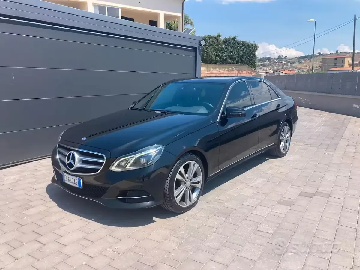 Usata Mercedes E220 Premium 170 CV (125 kW) 2013 Nero Berlina