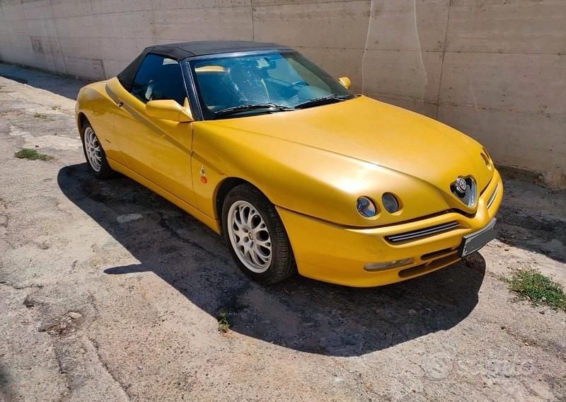 Usata Alfa Romeo GTV 144 CV (105 kW) 1998 Giallo Coupé