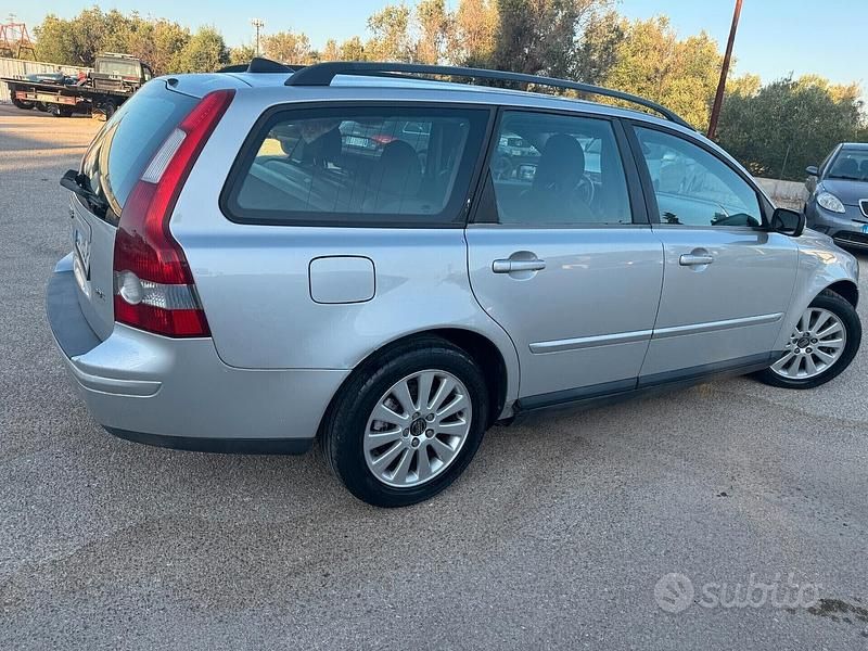 Usata Volvo V50 Momentum 136 CV (100 kW) 2005 Grigio Station wagon