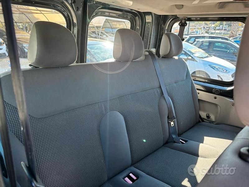 Usata Opel Vivaro 120 CV (88 kW) 2010 Grigio Monovolume