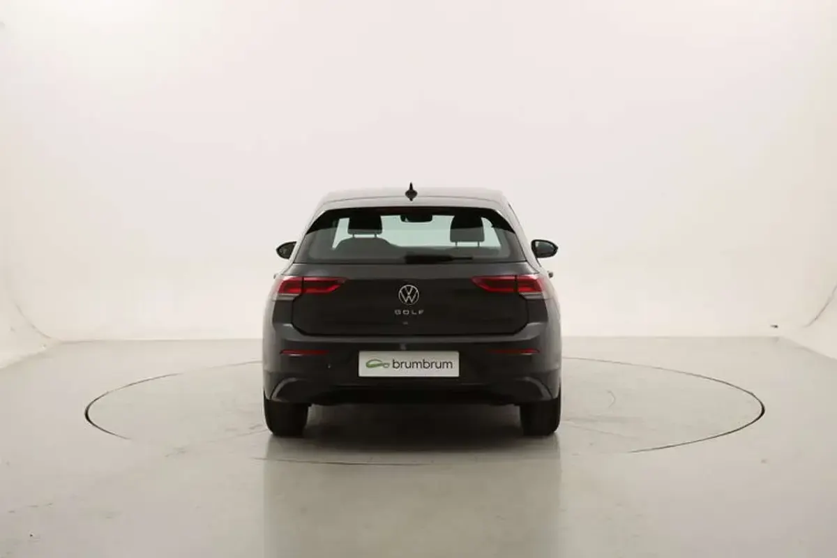 Usata VW Golf VIII Life 110 CV (80 kW) 2022 Grigio Berlina