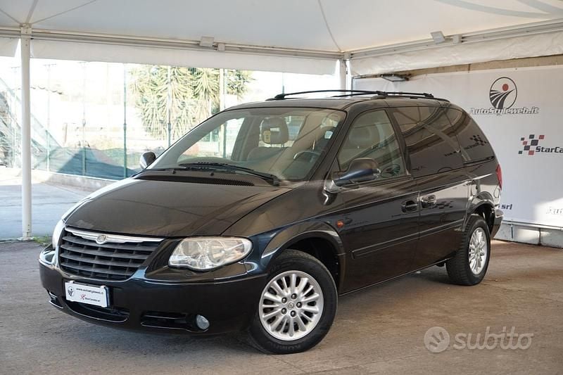 Usata Chrysler Voyager 143 CV (105 kW) 2006 Nero Monovolume