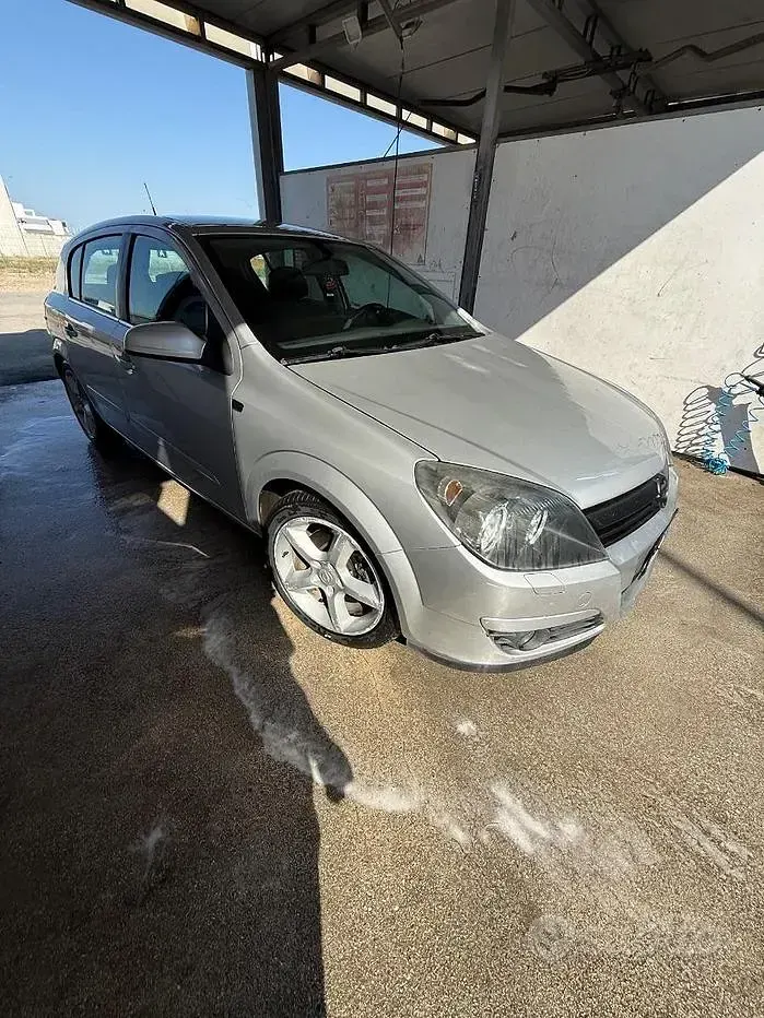 Usata Opel Astra 150 CV (110 kW) 2005 Grigio Berlina