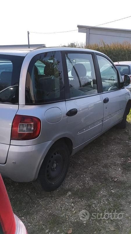 Usata Fiat Multipla 104 CV (76 kW) 2009 Grigio Monovolume