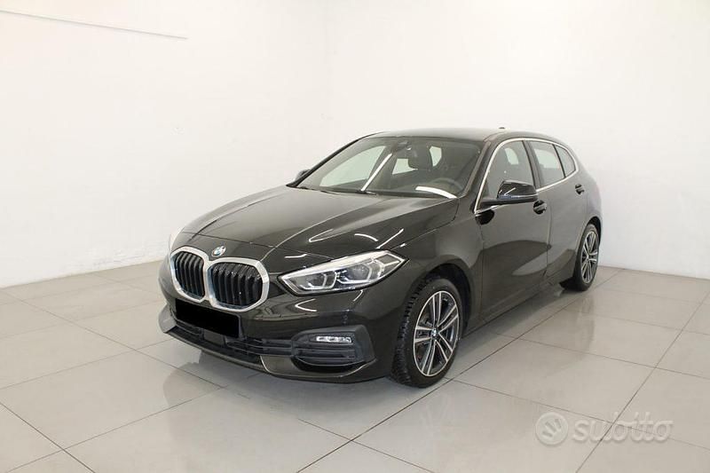 Arancione Usata 2022 BMW 116 Sport Line Due volumi | 23.900 € (Ottimo prezzo) - Immagine 1/4