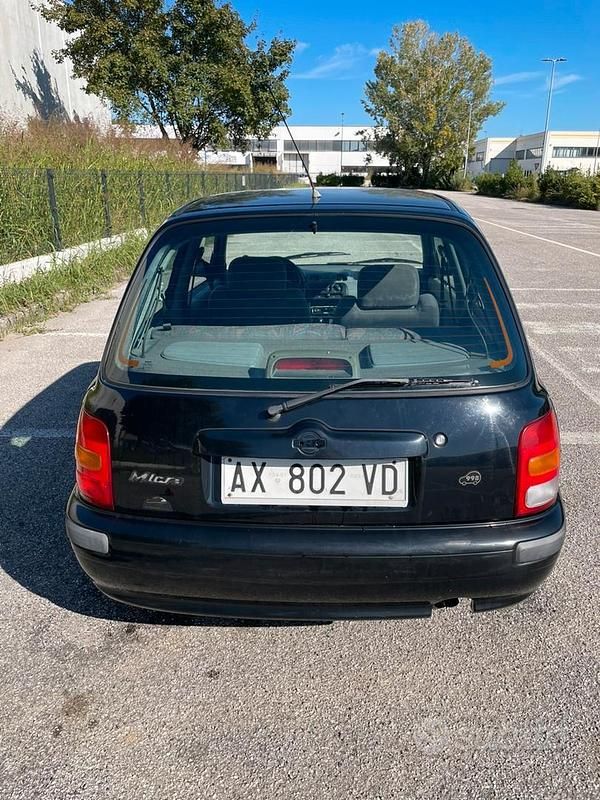 Usata Nissan Micra 54 CV (39 kW) 1998 Nero Utilitaria