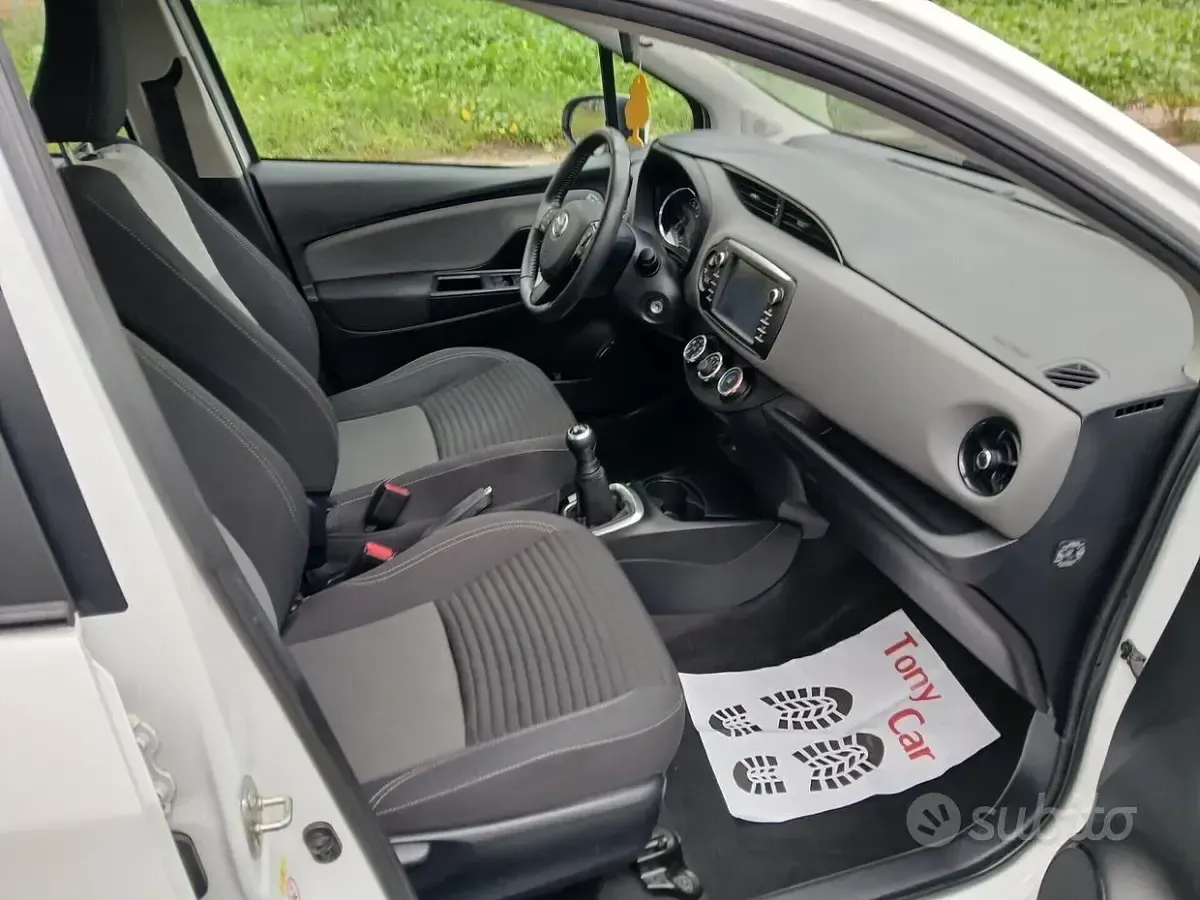 Usata Toyota Yaris 69 CV (50 kW) 2017 Bianco Berlina