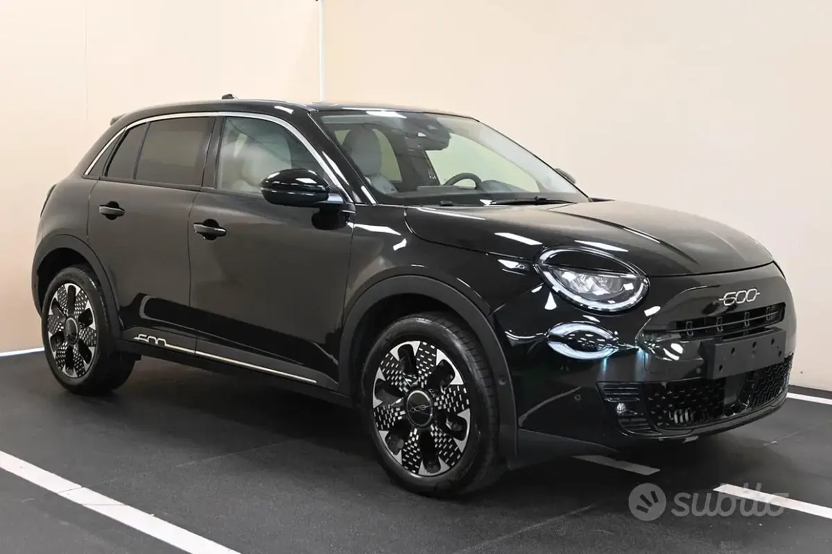 Usata Fiat 600 101 CV (74 kW) 2024 Nero SUV