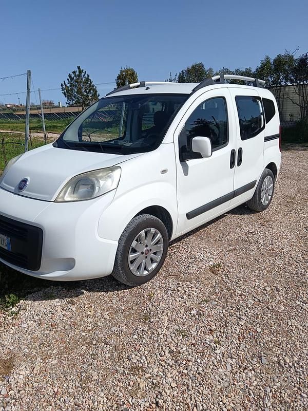 Bianco Usata 2013 Fiat Qubo Trekking Monovolume | 4500 € (Buon prezzo) - Immagine 1/4