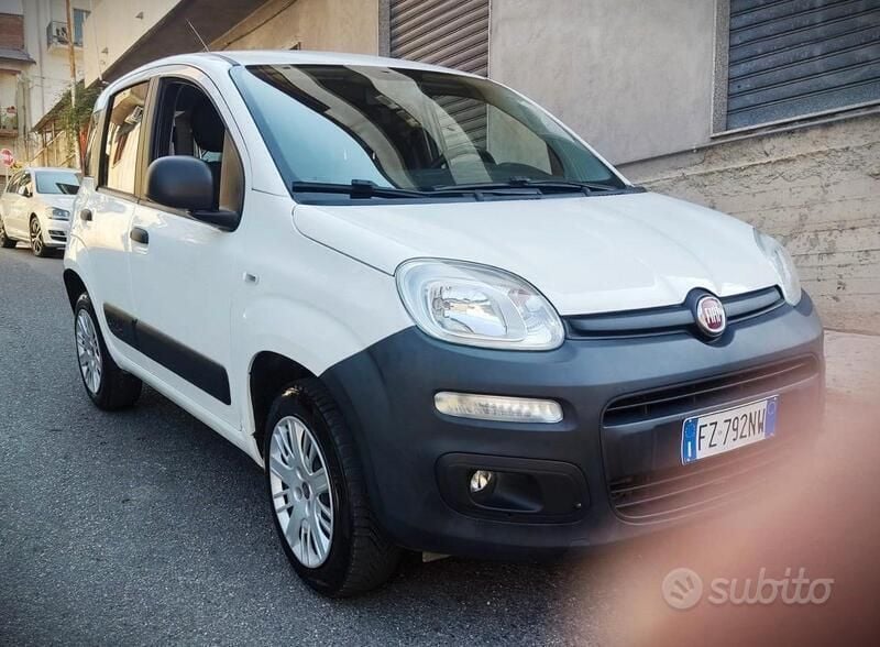 Usata Fiat Panda 4x4 S 86 CV (63 kW) 2019 Bianco Utilitaria