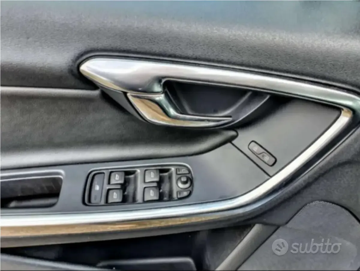 Usata Volvo V60 Kinetic 120 CV (88 kW) 2017 Grigio Station wagon