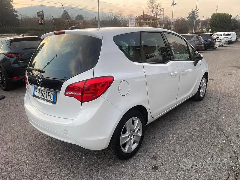 Usata Opel Meriva 101 CV (74 kW) 2017 Bianco Monovolume
