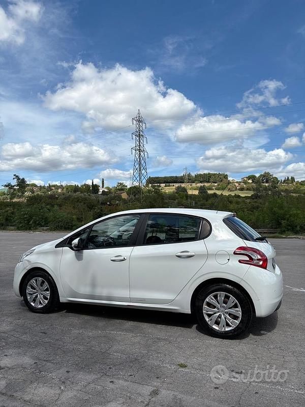 Usata Peugeot 208 82 CV (60 kW) 2013 Bianco Utilitaria