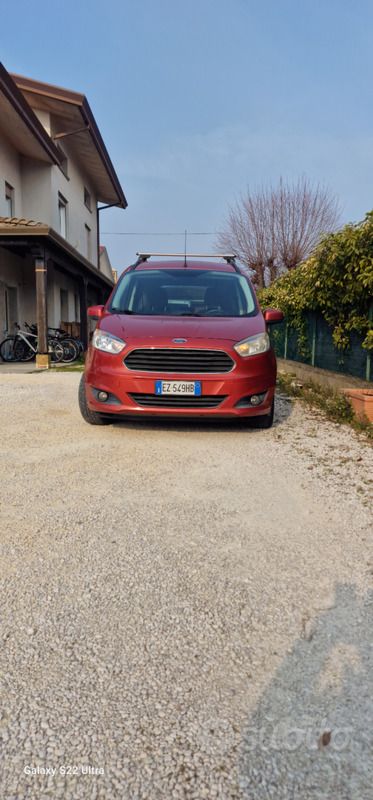 Rosso Usata 2015 Ford Tourneo Courier Monovolume | 8250 € (Molto cara) - Immagine 1/3