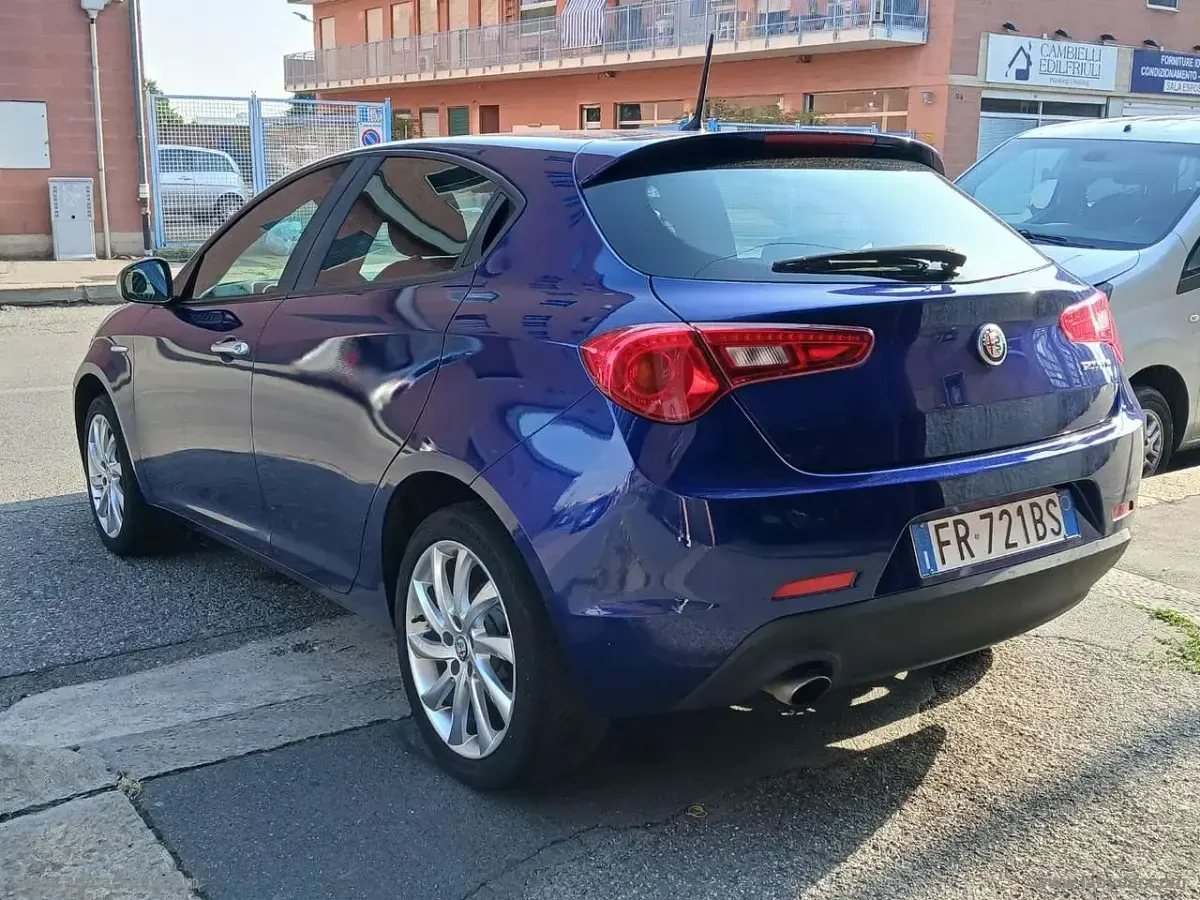 Usata Alfa Romeo Giulietta 120 CV (88 kW) 2018 Blu/azzurro Utilitaria