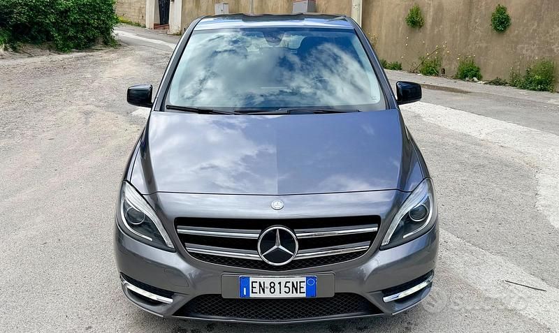 Usata Mercedes B180 Premium 108 CV (79 kW) 2012 Grigio Monovolume
