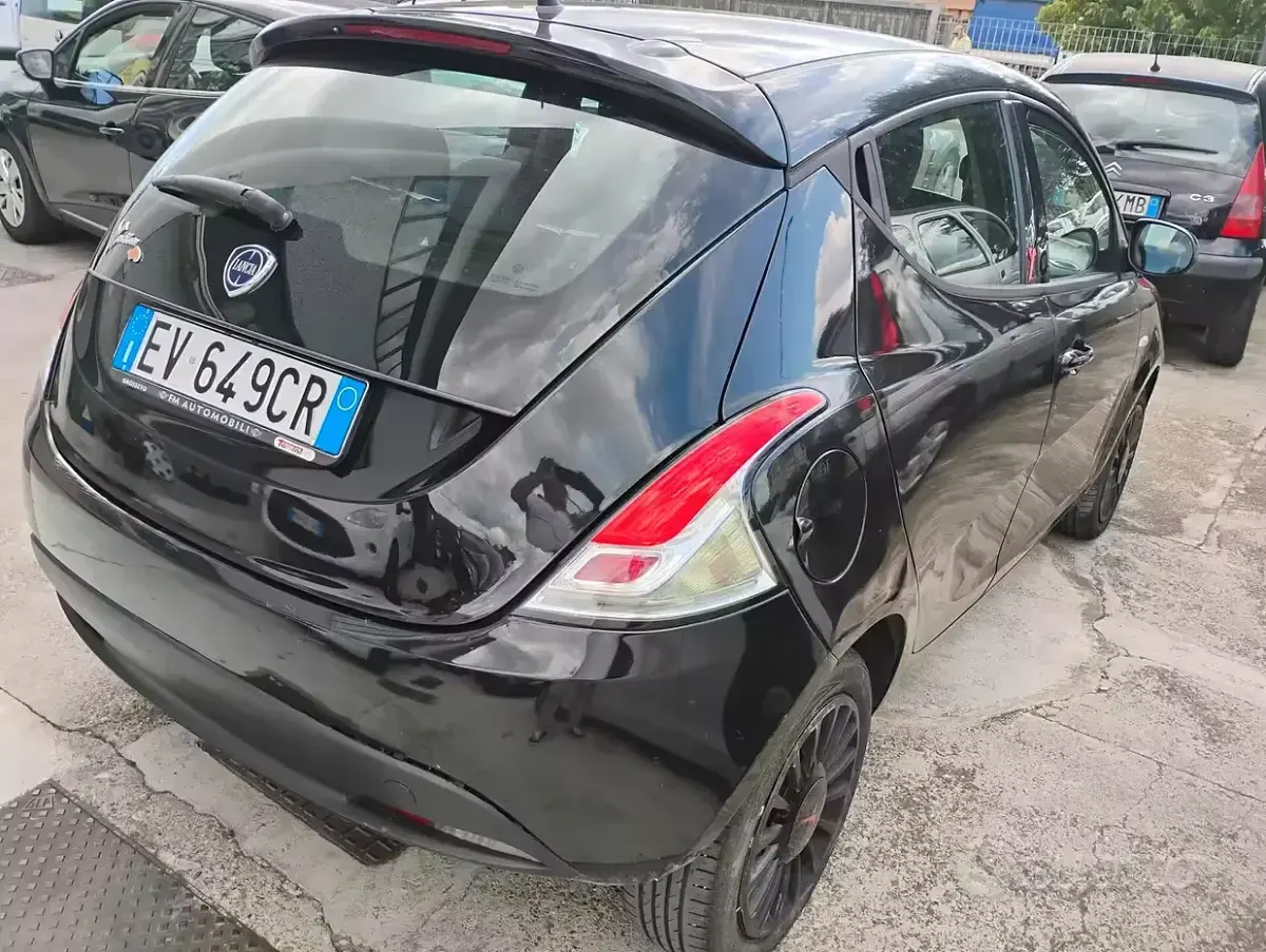Usata Lancia Ypsilon Gold 69 CV (50 kW) 2014 Nero Utilitaria