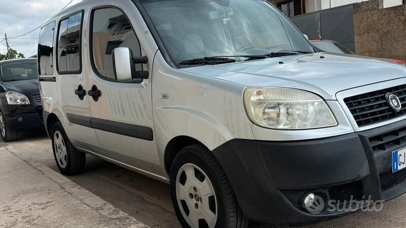 Usata Fiat Doblò 120 CV (88 kW) 2009 Grigio Monovolume