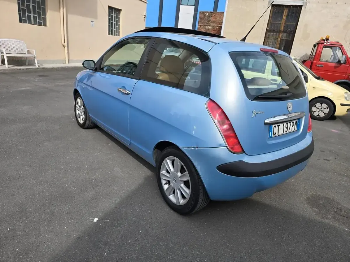 Usata Lancia Ypsilon 80 CV (58 kW) 2006 Grigio Utilitaria