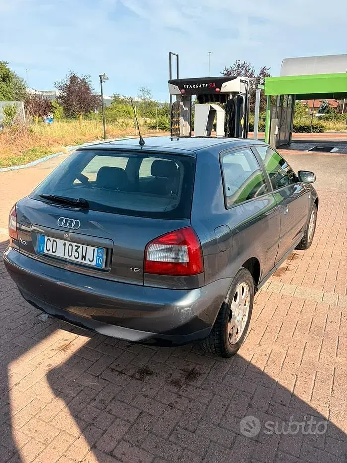 Usata Audi A3 102 CV (75 kW) 2002 Grigio Utilitaria