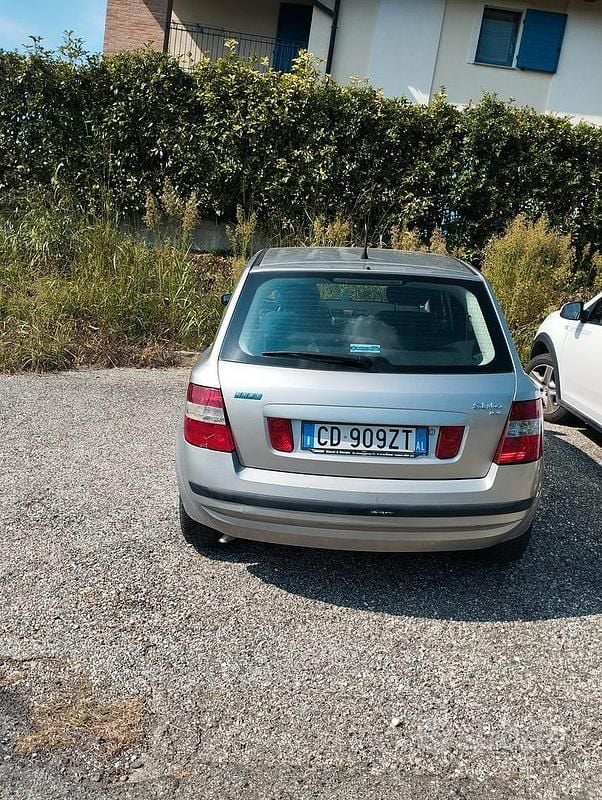 Usata Fiat Stilo 103 CV (75 kW) 2003 Grigio Berlina