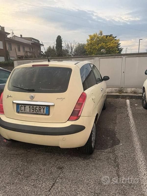 Usata Lancia Ypsilon 70 CV (51 kW) 2006 Giallo Utilitaria