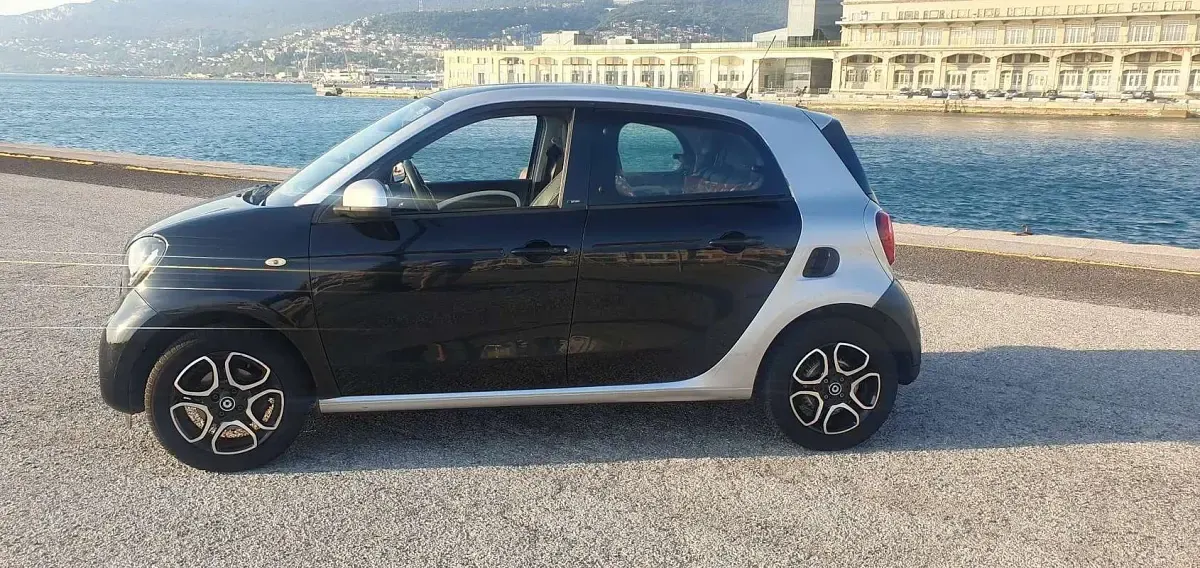 Usata Smart ForFour Prime 71 CV (52 kW) 2015 Nero Utilitaria