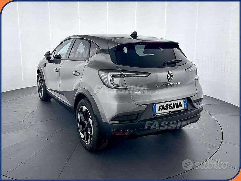 Nuova Renault Captur Techno 100 CV (73 kW) 2025 Grigio SUV
