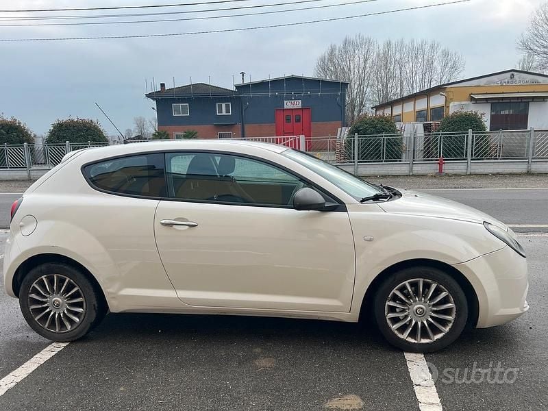 Usata Alfa Romeo MiTo Distinctive 84 CV (61 kW) 2014 Bianco Utilitaria