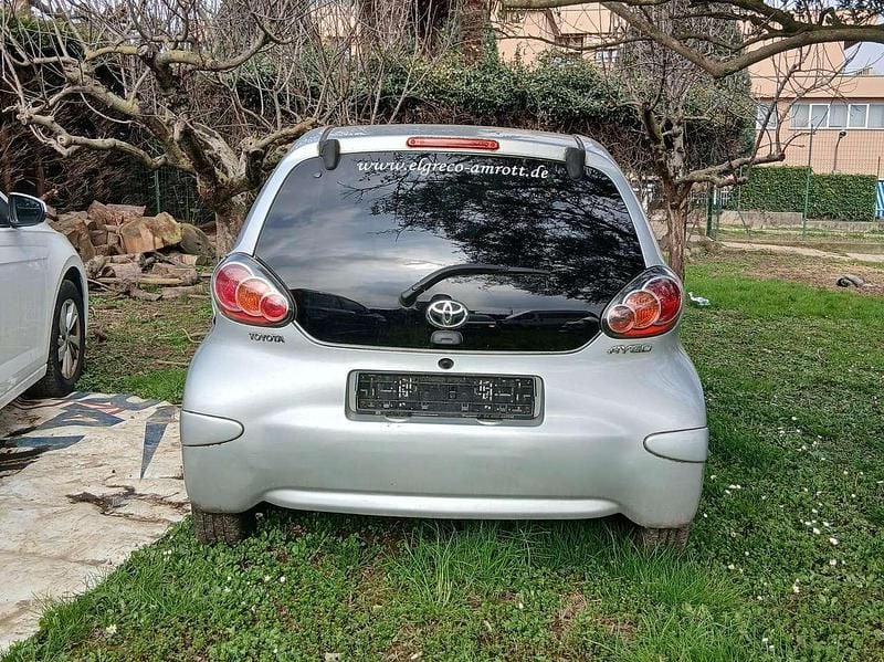 Usata Toyota Aygo Edition 68 CV (50 kW) 2011 Argento Utilitaria