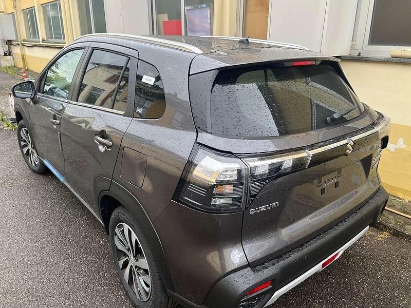 Nuova Suzuki SX4 110 CV (80 kW) 2026 Grigio oslo Berlina