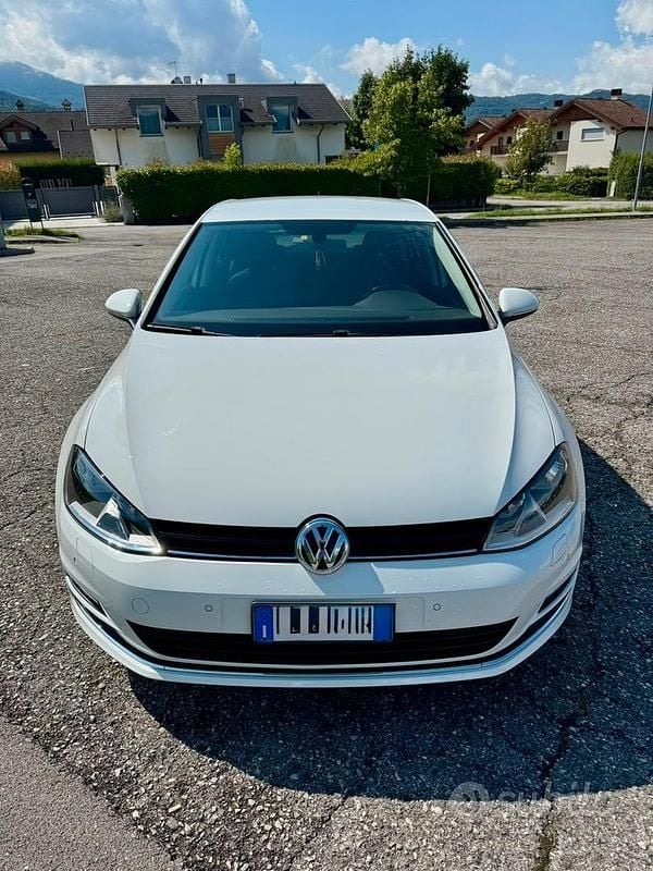 Usata VW Golf VII LOUNGE 110 CV (80 kW) 2016 Bianco Utilitaria