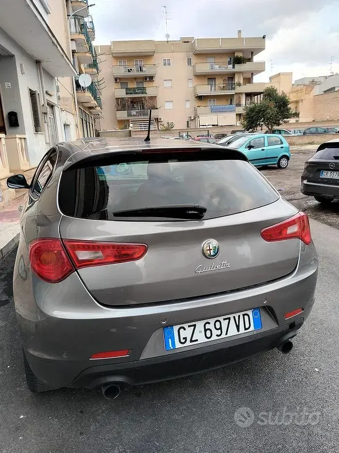 Usata Alfa Romeo Giulietta 140 CV (102 kW) 2012 Grigio Utilitaria